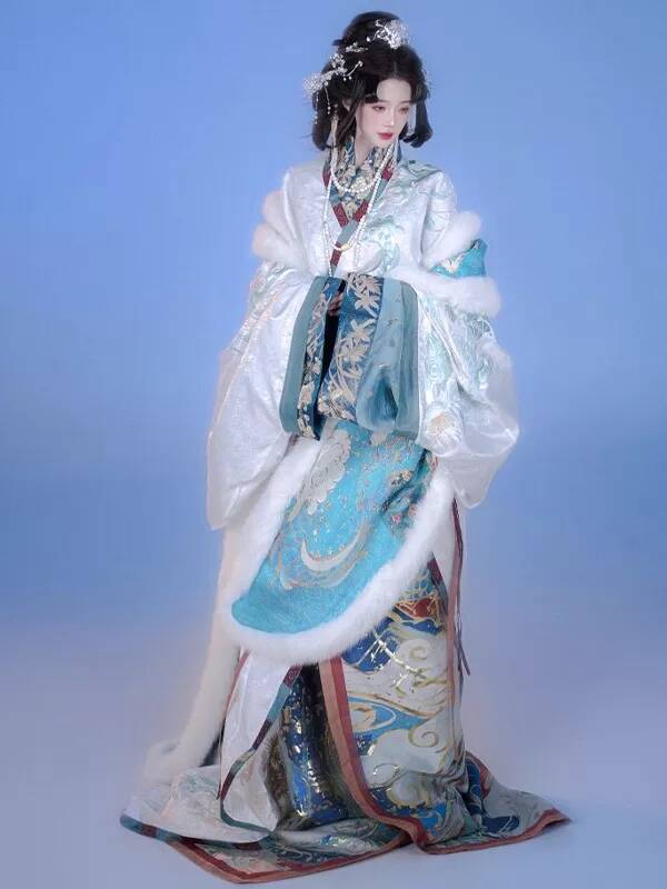 Embroidery Knit - New Hanfu Women Zhan Guo Robe